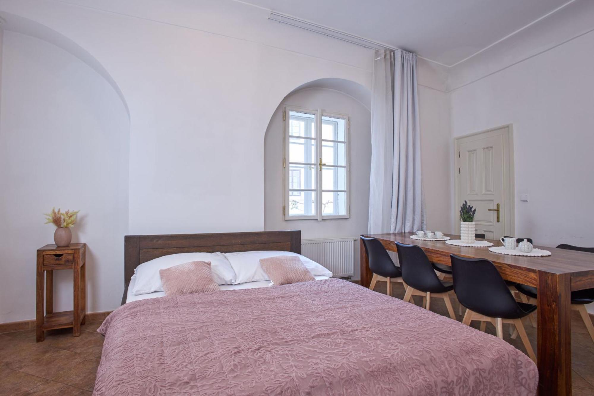 Charles Bridge Apart-hotel
